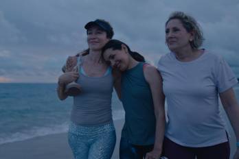 La película aborda temas como la vejez, la amistad, la autonomía económica y el derecho de las mujeres a seguir imaginando nuevas posibilidades de vida en una etapa muchas veces invisibilizada.
