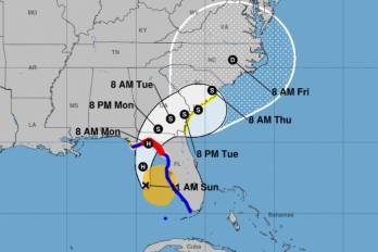 A las 8:00 a.m. locales (12H00 GMT), la tormenta se encontraba a unos 255 kilómetros al suroeste de la ciudad de Tampa