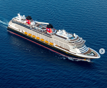 Imagen de Instagram de un crucero de Disney navegando por el caribe.
