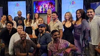 El elenco de Maestra Vida durante una conferencia de prensa.