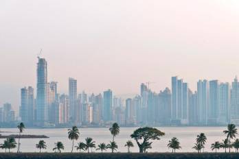 Especialistas del sector financiero analizaron la resiliencia de Centroamérica y el liderazgo económico de Panamá, El Salvador y Guatemala en la región.