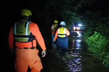 El personal del Sinaproc inspecciona el sector del río La Villa.
