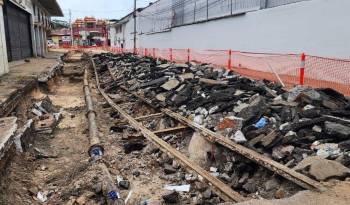 Los trabajos de reconstrucción realizados en el bArrio Chino dejaron al descubierto un tramo de los rieles utilizados por el antiguo tranvía.