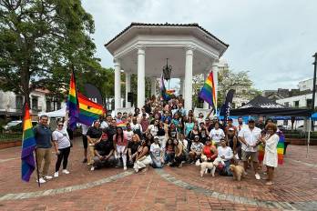 El acto simbólico reafirmó el compromiso con la equidad y el respeto, en una jornada llena de color, emoción y mensajes de unidad.