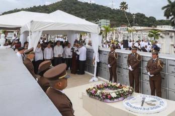 Actos protocolares del 2 de noviembre de 2019 en el Cementerio Amador.