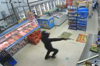 Video que captó el atraco fue difundido en redes sociales.