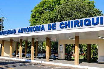 Sede central: La Unachi enfrenta reclamos gremiales masivos por insolvencia en pagos. Entregan nota ante la Rectoría con los sellos de recibido de los departamentos de Planilla, Tesorería y Vicerrectoría.