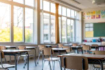 De acuerdo con la queja, supuestamente no se permitió a la docente ingresar al aula ni utilizar ningún equipo tecnológico.