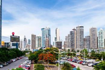 Inversionistas destacan el atractivo de Panamá en los mercados internacionales.