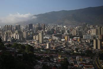 La ciudad de Caracas es fotografiada desde el barrio San Agustín este 2 de febrero de 2026.
