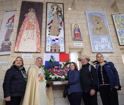 Santa María la Antigua entronizada en Nazaret