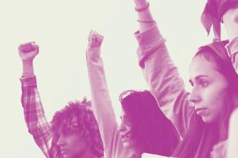 Históricamente los roles asignados a las mujeres y los estereotipos de género han limitado la posibilidad de las mujeres a aspirar a puestos de elección.