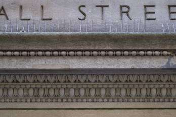 Wall Street se mantiene alerta a las próximas decisiones de la Fed sobre los tipos de interés.