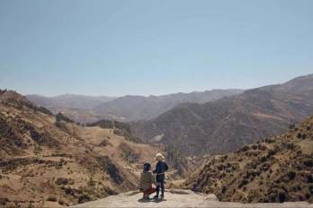 La cinta sigue a Fernando y su hijo buscando tener los derechos de Disney para doblar ‘El Rey León’.