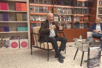 El escritor, ingeniero y político Ruperto Long conversa con Daniel Domínguez Z., director de la revista académica La Antigua de la USMA.