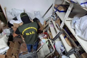 Se incautaron calzados, prendas de vestir, mochilas y accesorios de marca.