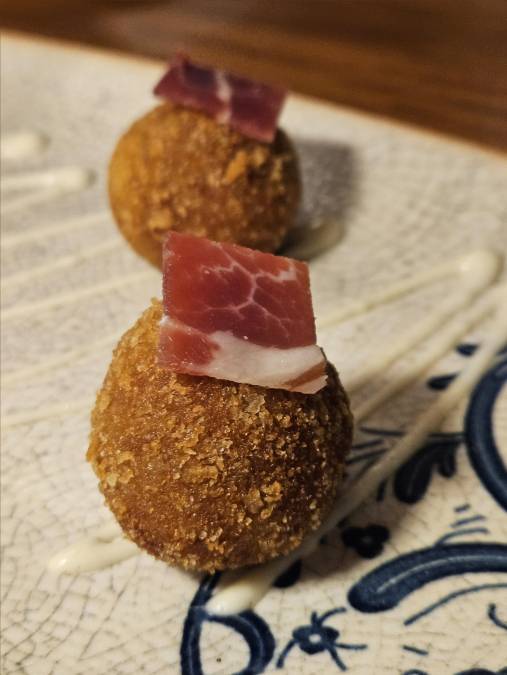 Croquetas de jamón ibérico.