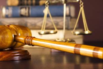Justicia para una nueva democracia: cómo enfrentar jurídicamente el legado de un régimen autoritario