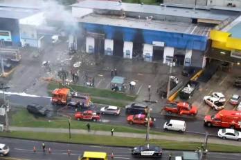 Bomberos y autoridades se encuentran en la zona de incendio que se generó en calle 14 de Río Abajo.