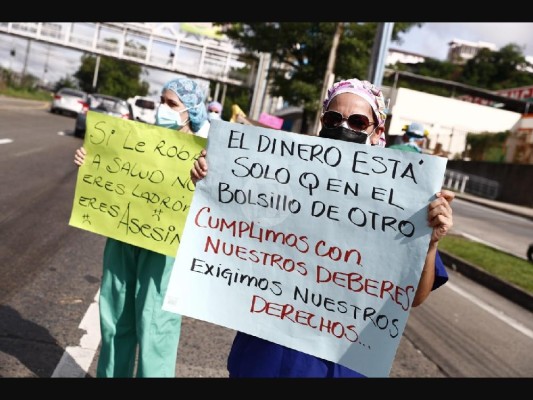 Ciudadanos vuelven a las calles por falta de insumos médicos y bonos del gobierno