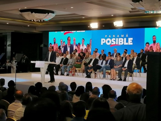‘Gracias por su presencia y compromiso’, le dijo Torrijos Espino a los asistentes del lanzamiento de Panamá Posible.