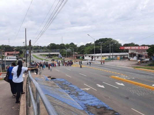 Pasadas las 12:10 p.m. se reportó el bloqueo de la vía Panamericana, a la altura de la comunidad de San Juan.