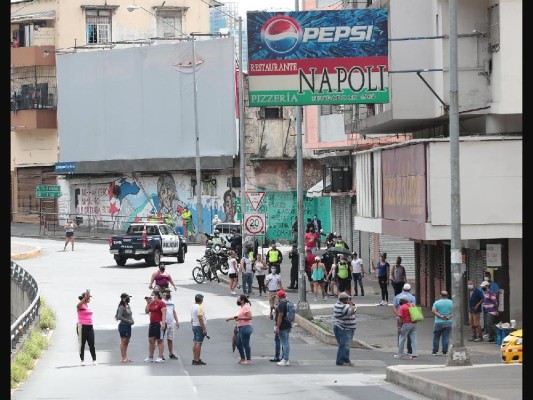 Ciudadanos vuelven a las calles por falta de insumos médicos y bonos del gobierno