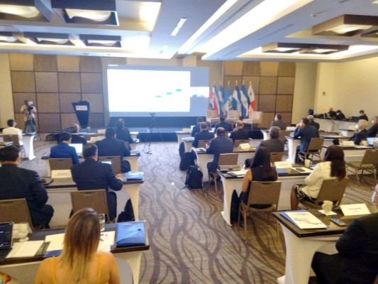 En Panamá están reunidos los representantes de los países miembro de la Comisión Regional de Integración de Energía (CRIE).