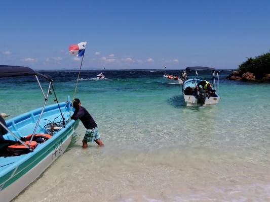 El Refugio de Vida Silvestre de Isla Iguana, con sus hermosas playas y su biodiversidad, es otro de los atractivos para los visitantes de esta zona.