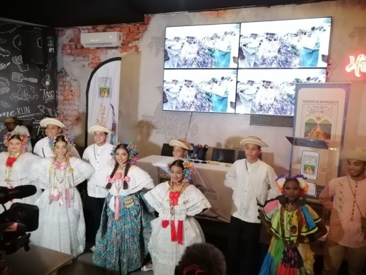 El desfile no solo se va a engalanar con la pollera tradicional panameña, sino también con la indumentaria de las diversas etnias del país.