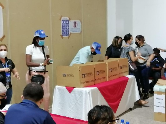 El PRD culminó ayer el proceso de escogencia de los directivos de las 26 áreas de organización del partido a nivel nacional.