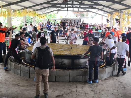 Panam&aacute; cocina el patac&oacute;n m&aacute;s grande del mundo para entrar al r&eacute;cord Guinness