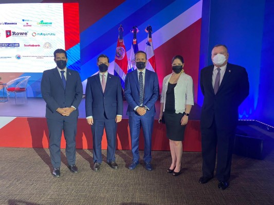 Los ministros reunidos durante el encuentro de zonas francas en República Dominicana.