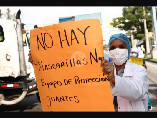 Ciudadanos vuelven a las calles por falta de insumos médicos y bonos del gobierno