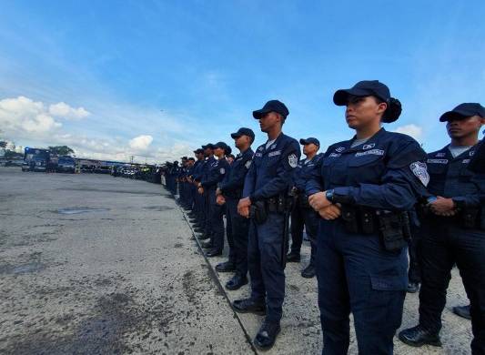 Unidades policiales listas para comenzar el operativo de fiestas patrias.