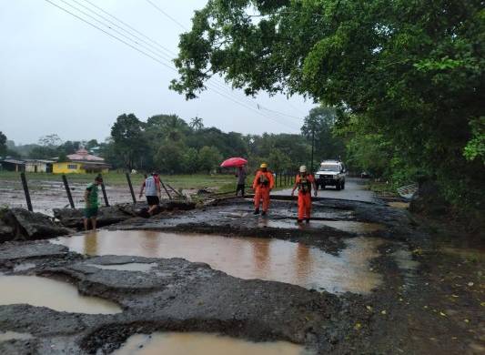 Las lluvias que cayeron sobre las provincias de la península de Azuero causaron daños a las carreteras de algunos sectores.