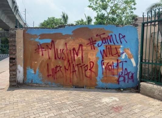 Pared pintada en barrio de Shaheen Bagh, uno de los iconos principales de las protestas contra una ley considera discriminatoria hacia los musulmanes.