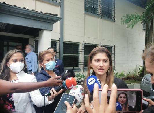 La canciller de Panamá, Erika Mouynes, a su llegada a la cortesía de sala del Conep.