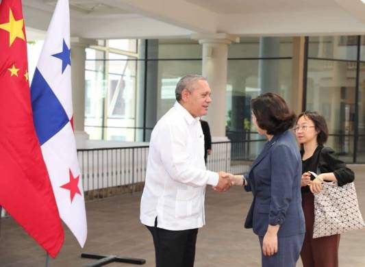 El ministro de Relaciones Exteriores encargado, Vladimir Franco, se reunió con la ministra adjunta de Relaciones Exteriores de la República Popular China, Hua Chunying.