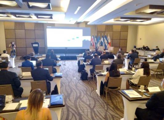 En Panamá están reunidos los representantes de los países miembro de la Comisión Regional de Integración de Energía (CRIE).