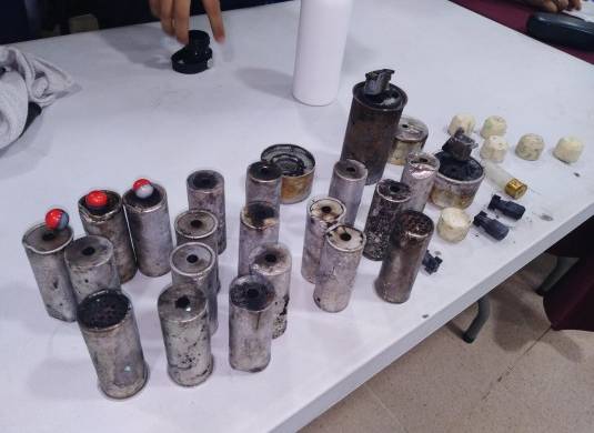 Material antidisturbio lanzado contra estudiantes de la Universidad de Panamá la noche de este jueves. Estudiantes denunciaron uso de balas de goma.