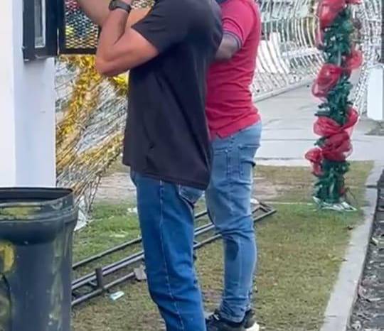 El presunto funcionario municipal se acercó al área y procedió a desconectar los breakers del sitio.