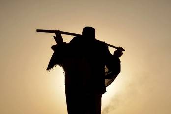 Fenómeno semejante sucede en países sometidos a dictaduras religiosas como en Irán y Afganistán.
