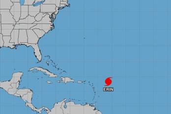 La tormenta, que este sábado se volvió un “catastrófico” huracán categoría 5 antes de perder fuerza, se encontraba en la tarde de hoy a unos 380 kilómetros (235 millas) al norte noroeste de San Juan.