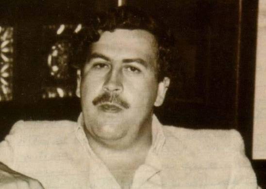 La demanda de drogas por parte de EEUU en los 80's, hizo del tráfico de cocaína la “mina de oro” del crimen organizado en Colombia. Foto: Pablo Escobar, jefe del Cartel de Medellín. 