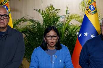 La presidenta encargada Delcy Rodríguez compareció junto a Diosdado Cabello (derecha) y Jorge Rodríguez Gómez (izquierda).