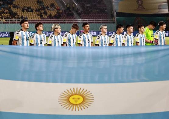El once inicial de Argentina contra Mali.
