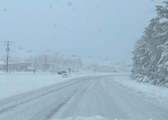Una fuerte tormenta de nieve paraliza Washington durante horas