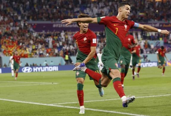 Cristiano Ronaldo celebra su gol de penalti a Ghana el pasado jueves en Doha en el debut de Portugal en Qatar 2022.