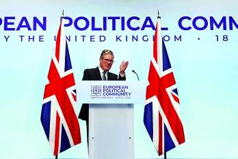 El primer ministro británico, Keir Starmer, habla durante una conferencia de prensa en la reunión de la Comunidad Política Europea.